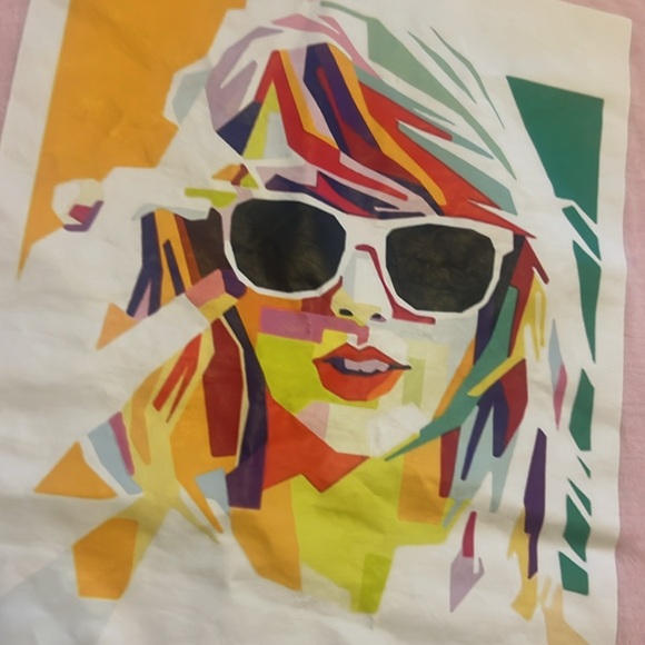 Taylor Swift Graphic Tee - Pink - Picture 2 of 2
